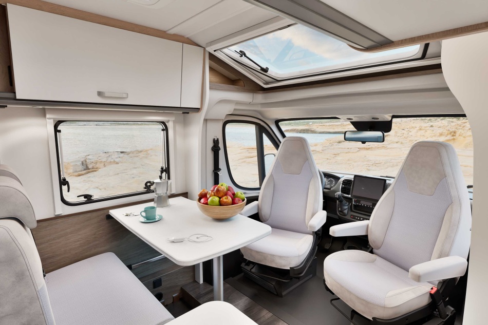CARADO VAN V337