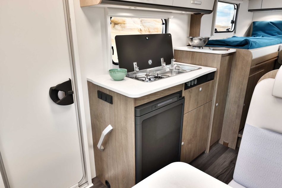 CARADO VAN V337